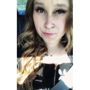 Meet your Posher, Hillary